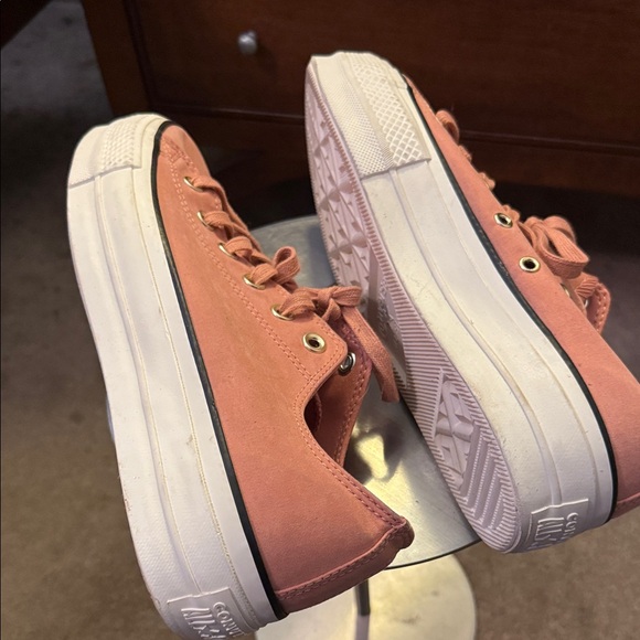 NWOT BLUSH PINK Converse Lace-Up Sneakers - Picture 9 of 15
